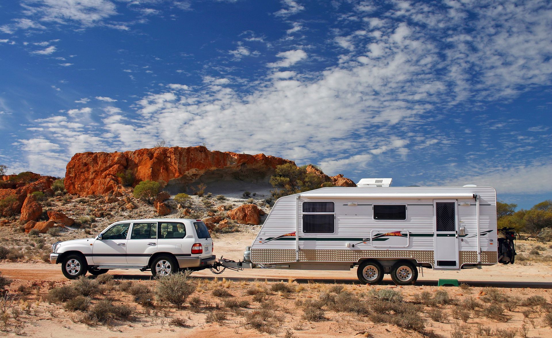 4WD & Caravan in the Outback 4WD & Caravan in the Outback