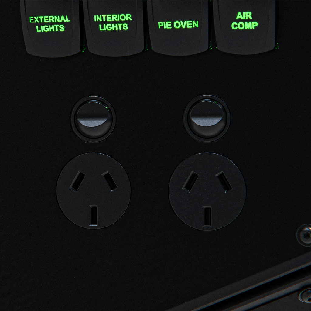 Enerdrive Voyager System (Right) 3000W/100A Inverter Charger 40DC Inc. Simarine SCQ50